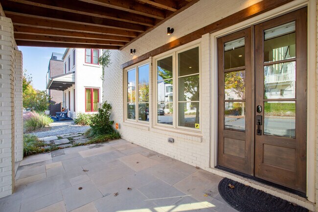 Building Photo - 130 2nd St