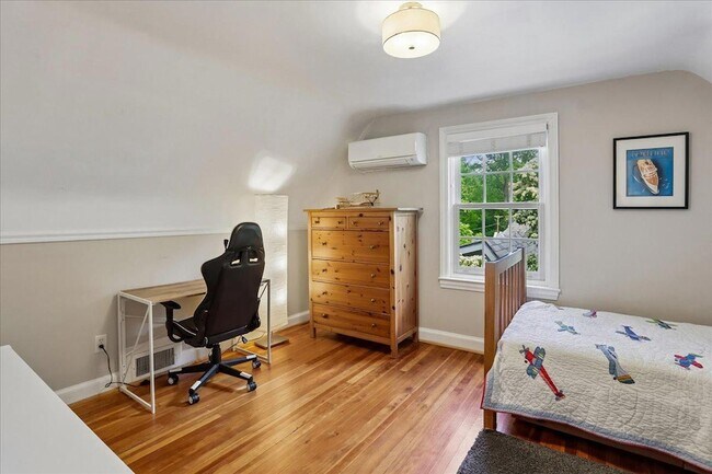 Building Photo - 139 Hesketh St