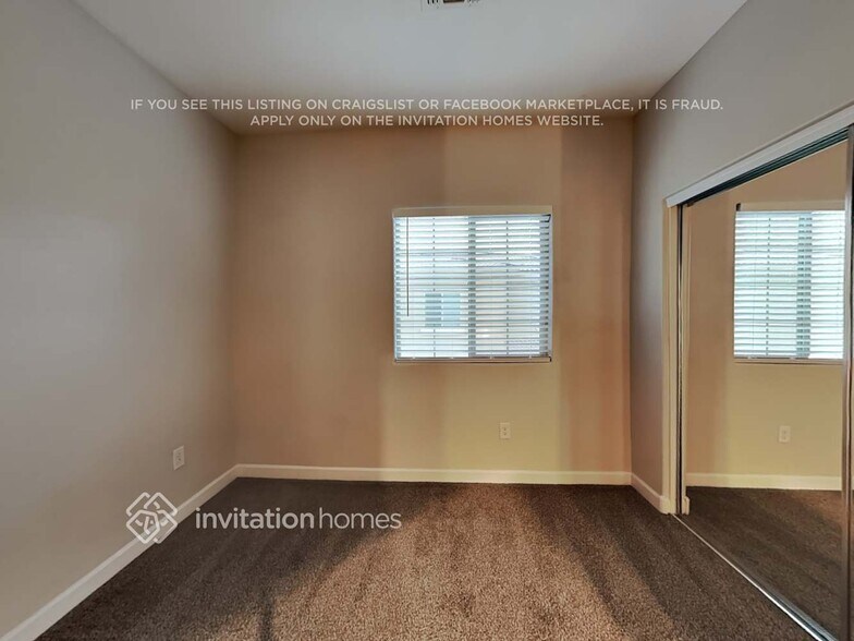 Building Photo - 1367 S Country Club Dr