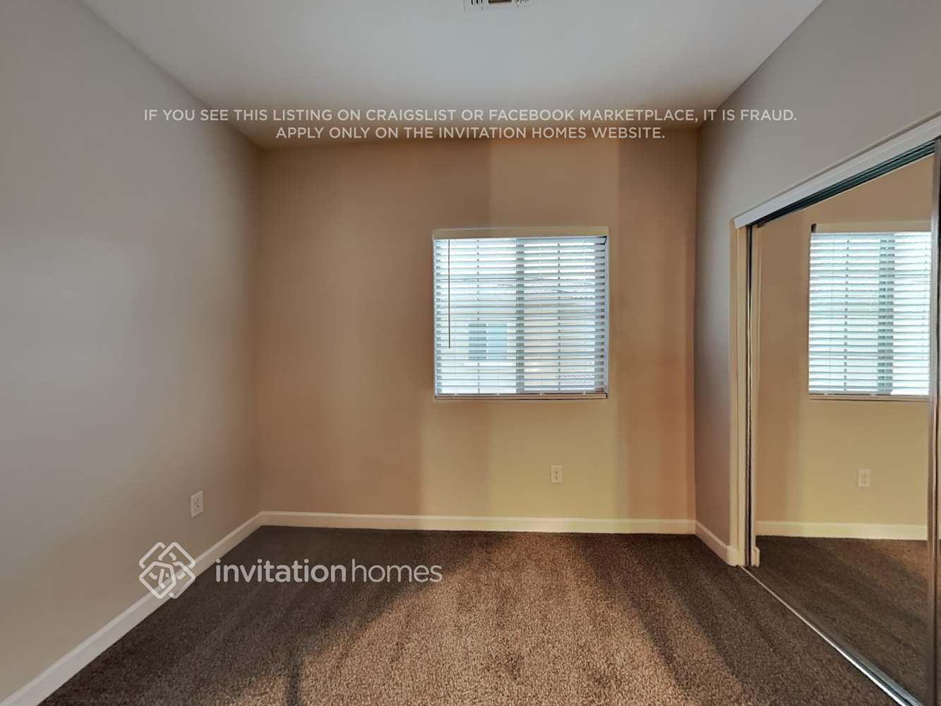 Building Photo - 1367 S Country Club Dr