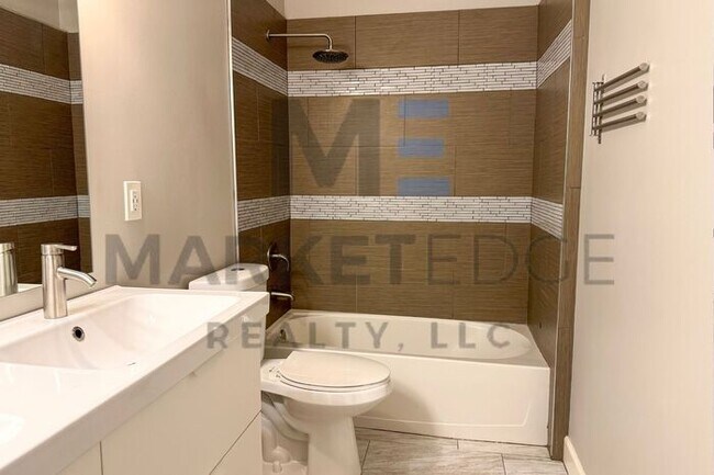 Building Photo - 4Bed/2Bath Home at 7th St/Baseline! JOIN T...