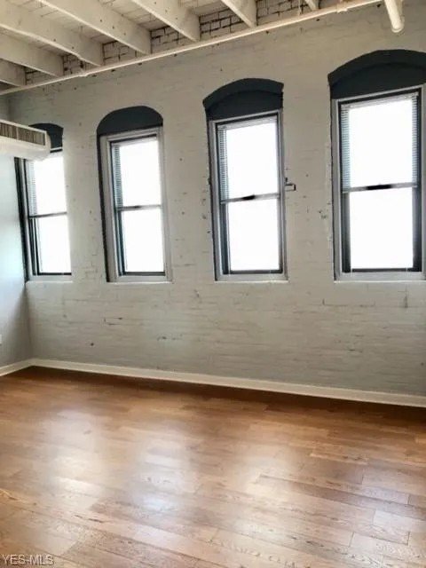 Building Photo - 1133 W 9th St