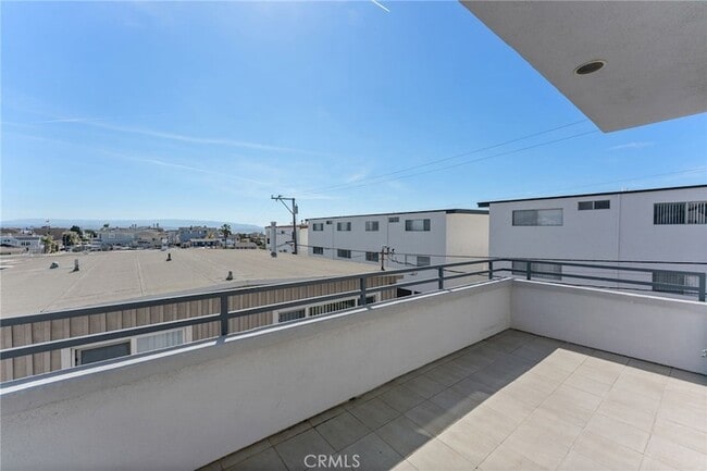 Building Photo - 1452 Loma Dr