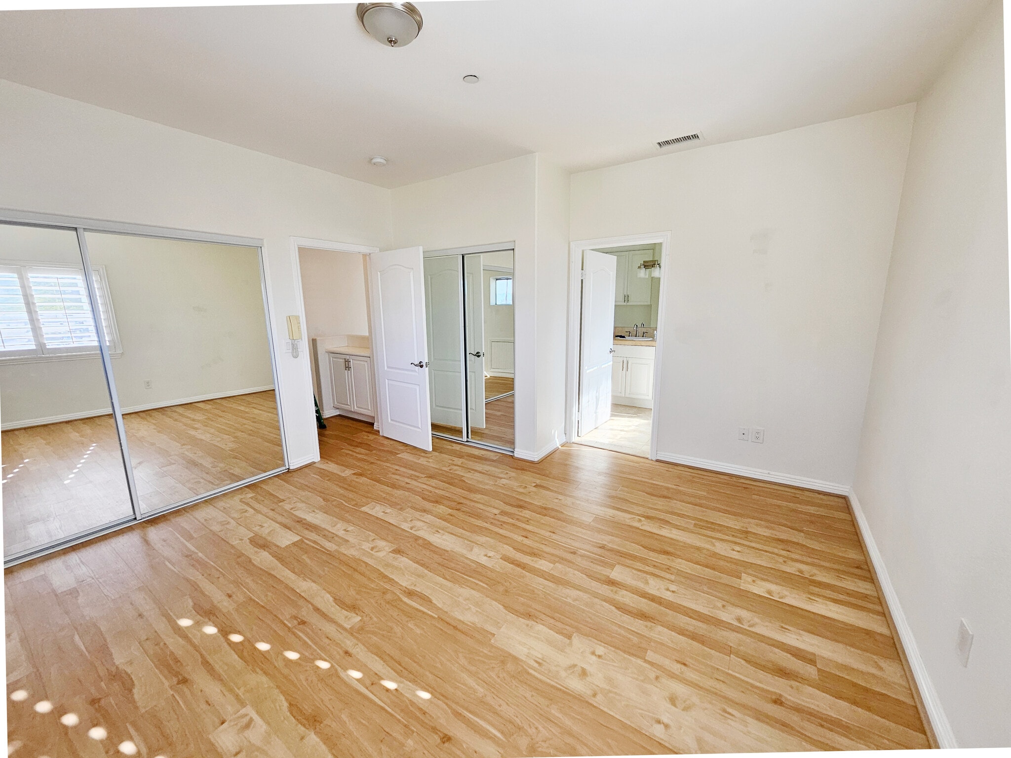 Building Photo - 3780 Lenawee Ave