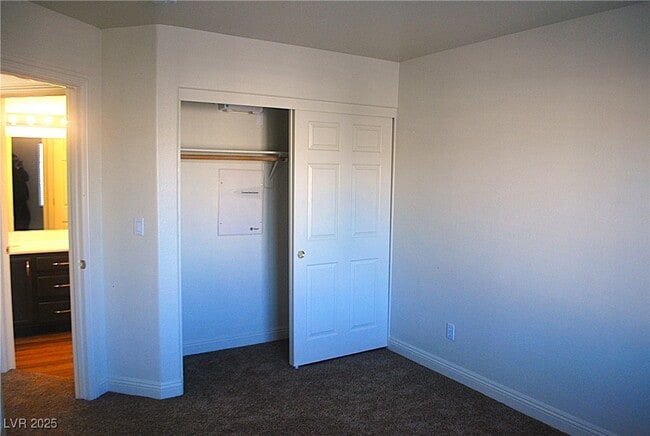 Building Photo - 10031 Cranbrook Falls Ct