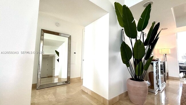 Building Photo - 15901 Collins Ave
