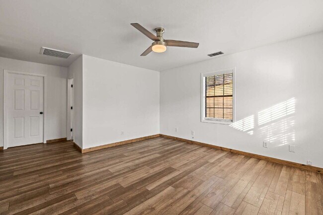 Building Photo - Stylish 3 Bed, 2 Bath Renovated Duplex in the Heart of Rincon!