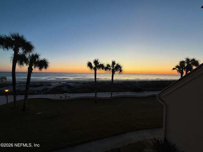 Building Photo - 10 10th St