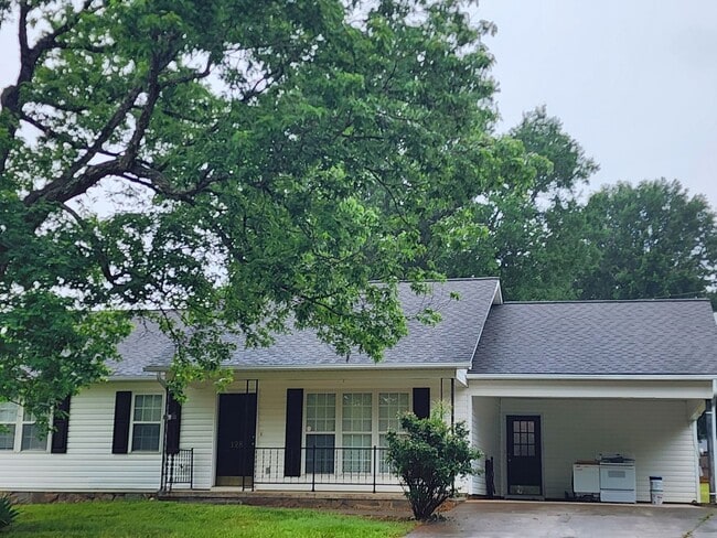 Primary Photo - Ranch Home w/Large Yard