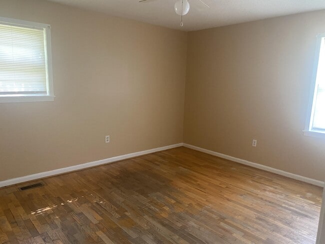 Building Photo - 1096 Berrywood Ave