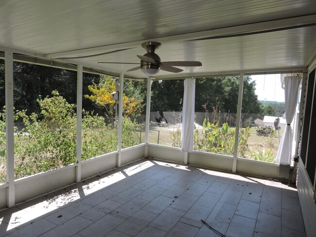 Building Photo - 125 Louise Dr