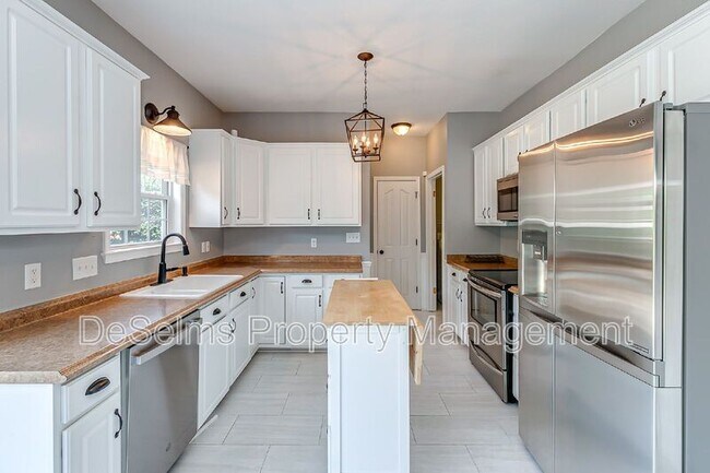 Building Photo - 701 Brent Glen Pl