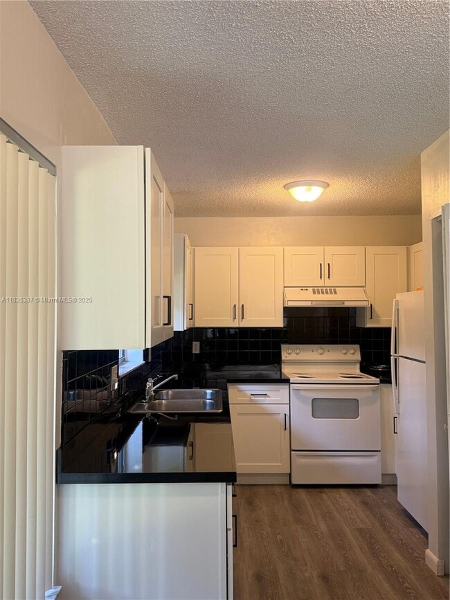 Building Photo - 159 NW 70th St