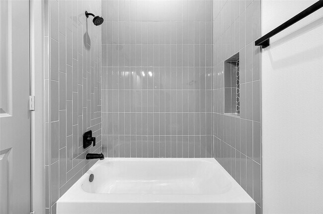 Building Photo - 6510 Bunche Dr