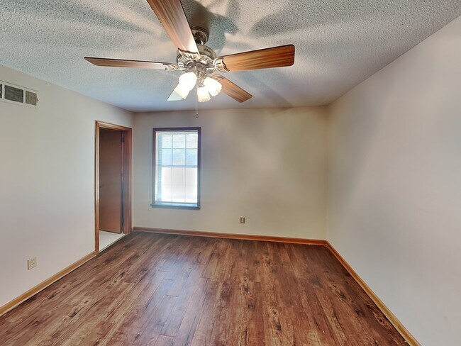 Building Photo - 3328 Shuster Cove