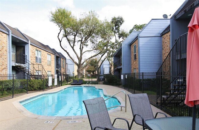Building Photo - 6202 Skyline Dr