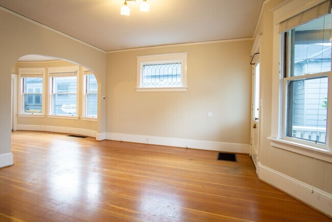Building Photo - Gorgeous + Spacious 2-Bedroom Flat with Hardwoods, Dishwasher, Fireplace + Etc.!