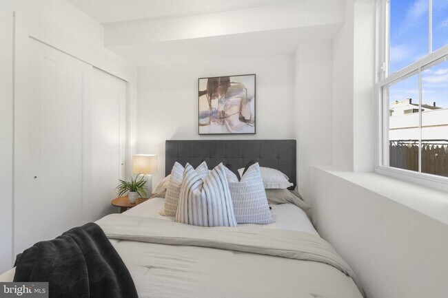 Building Photo - 7037 Ridge Ave