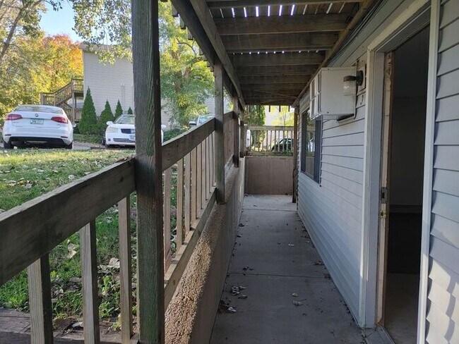 Building Photo - $925 | 1 Bedroom, 1 Bathroom Apartment | No Pets | Available for Immediate Move In!**