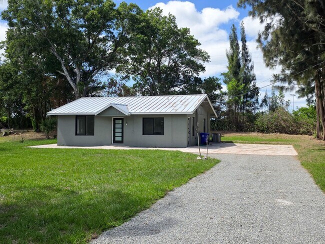 Building Photo - 100% Remodeled 2 bedroom 1.5 bath ANNUAL RENTAL