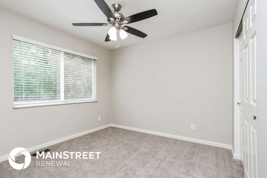 Building Photo - 1133 Treetop Village Dr