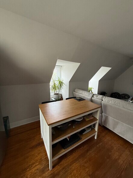 Building Photo - 319 Green Ln