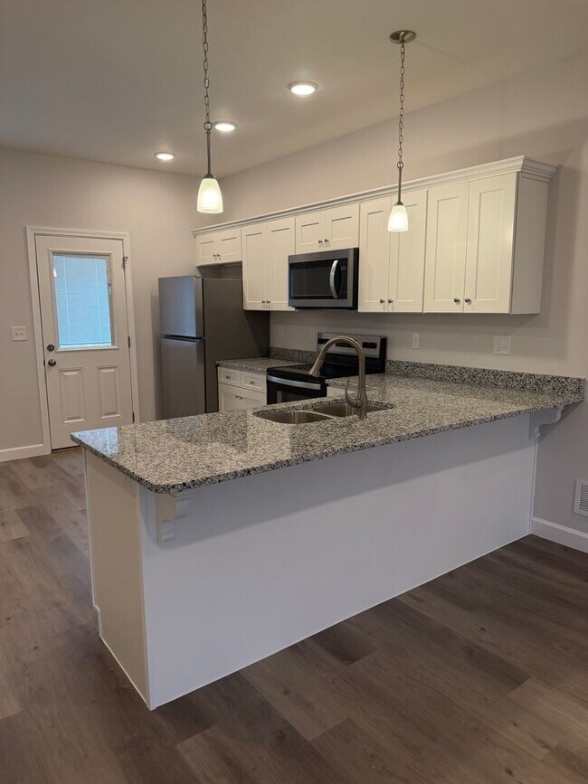 Building Photo - 933-935 Rodeo Ln