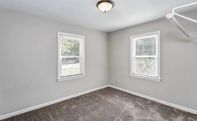 Building Photo - 757 Delrose 1 Bedroom