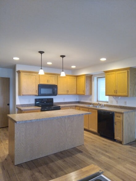 Building Photo - 150 Erin Ct