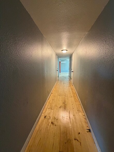Building Photo - 830 Benavides St