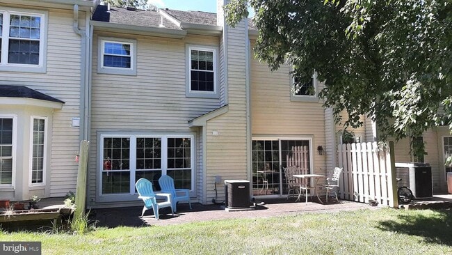Building Photo - 7 Towpath Ct