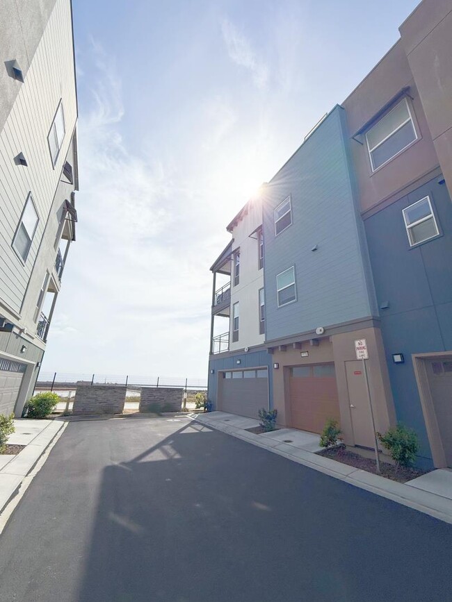 Building Photo - 9776 Seawind Wy