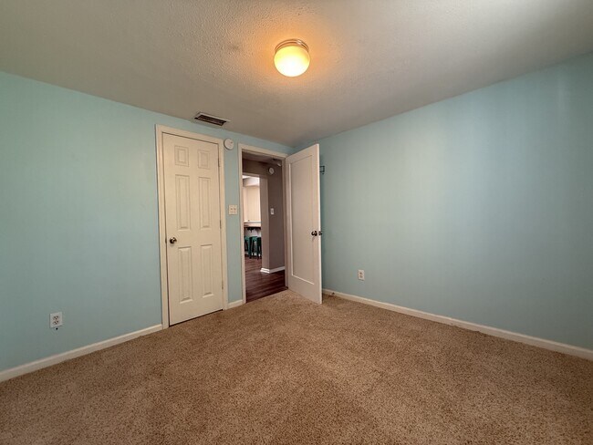 Building Photo - 509 Live Oak StreetUnit 2