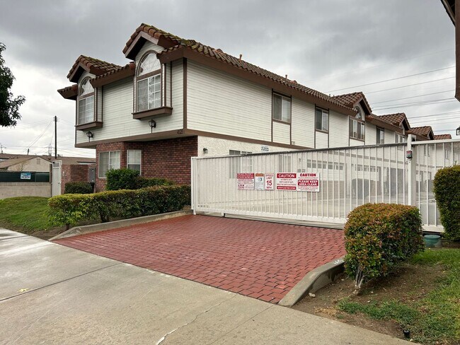 Building Photo - 4121Waln - L