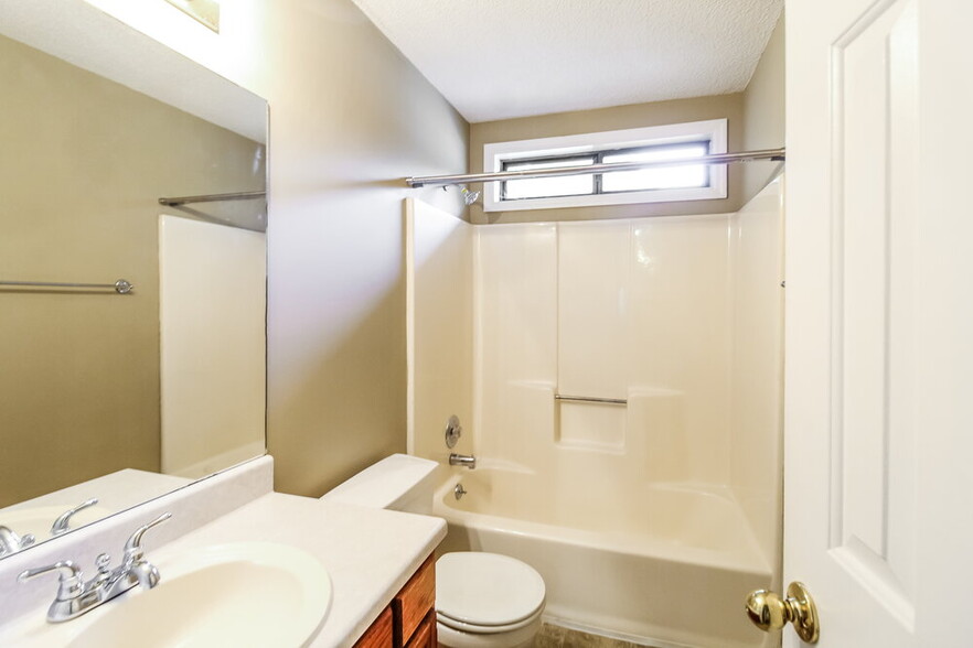 Building Photo - 1368 Chatley Way
