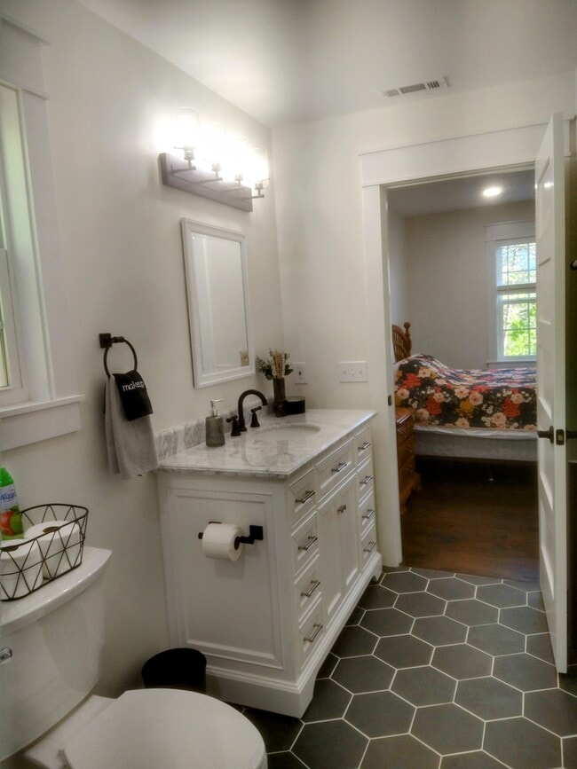 Building Photo - 63 Redwood Ln