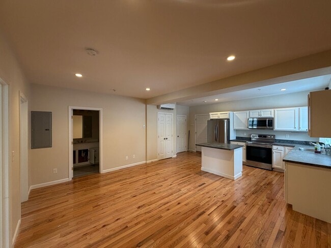 Building Photo - 160 Summer St