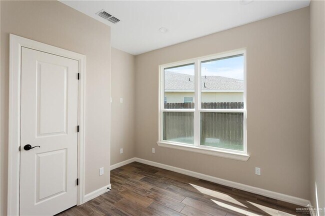 Building Photo - 18 Caddo Ln