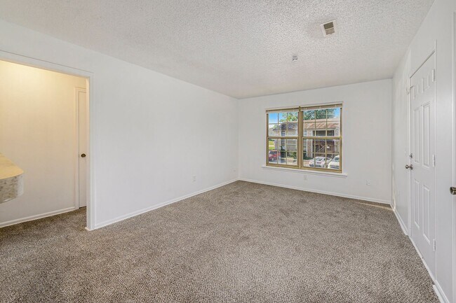Building Photo - Charming 2BR/1BA Home - Look & Lease Special — Take ?500 off your first month’s rent!