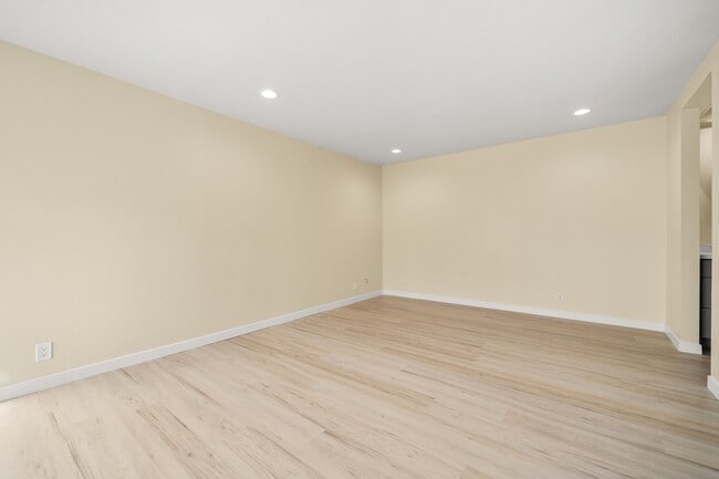 Building Photo - 306 Dolores Cir