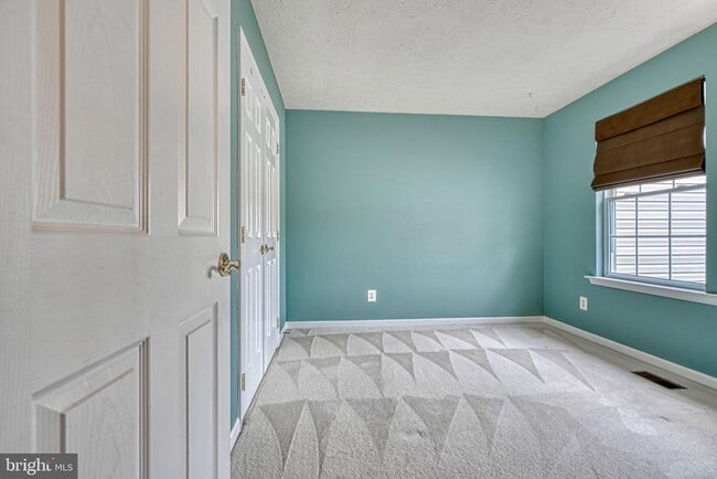 Building Photo - 206 Colgate Dr