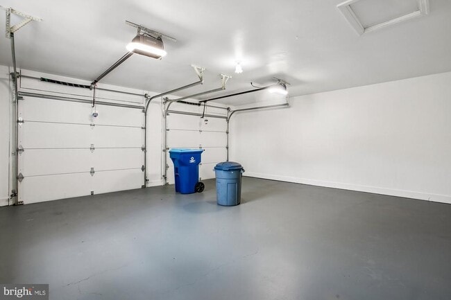 Building Photo - 6604 Tina Ln