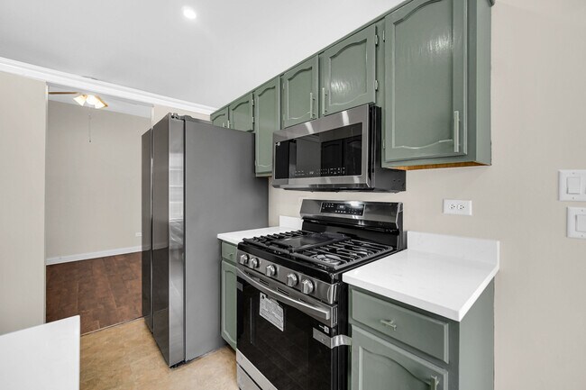 Building Photo - 1661 Commodore Ct