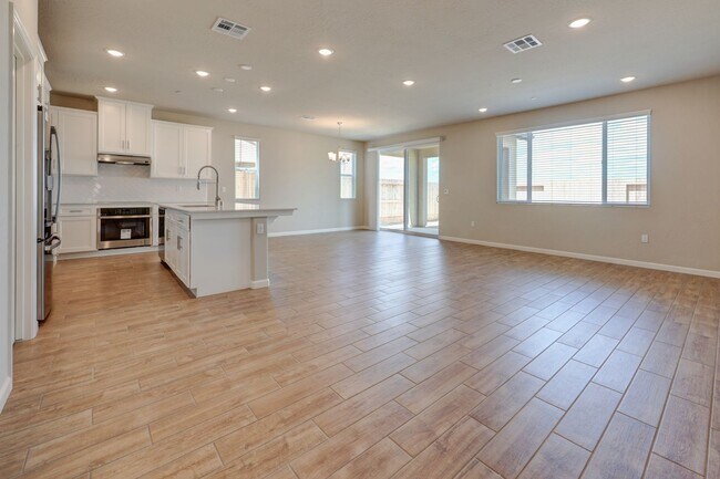 Building Photo - 857 Halford Ln