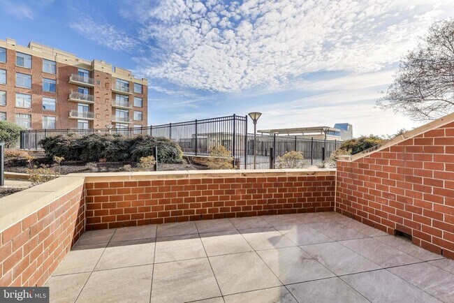 Building Photo - 3650 S Glebe Rd