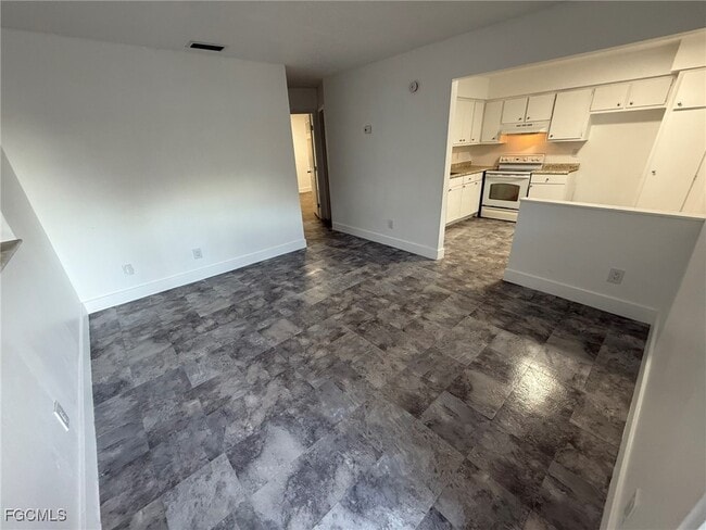 Building Photo - 2708 Broadway