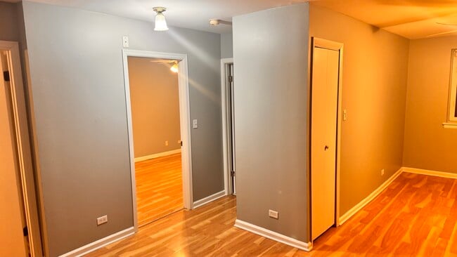 Building Photo - 2843 W Arthur Ave