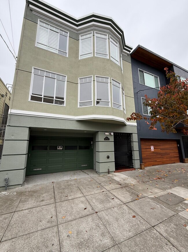 Building Photo - 161 4th Ave