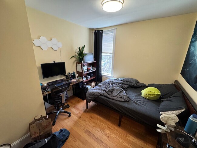 Building Photo - Beautiful 5 bed 2 bath in Cambridge.....