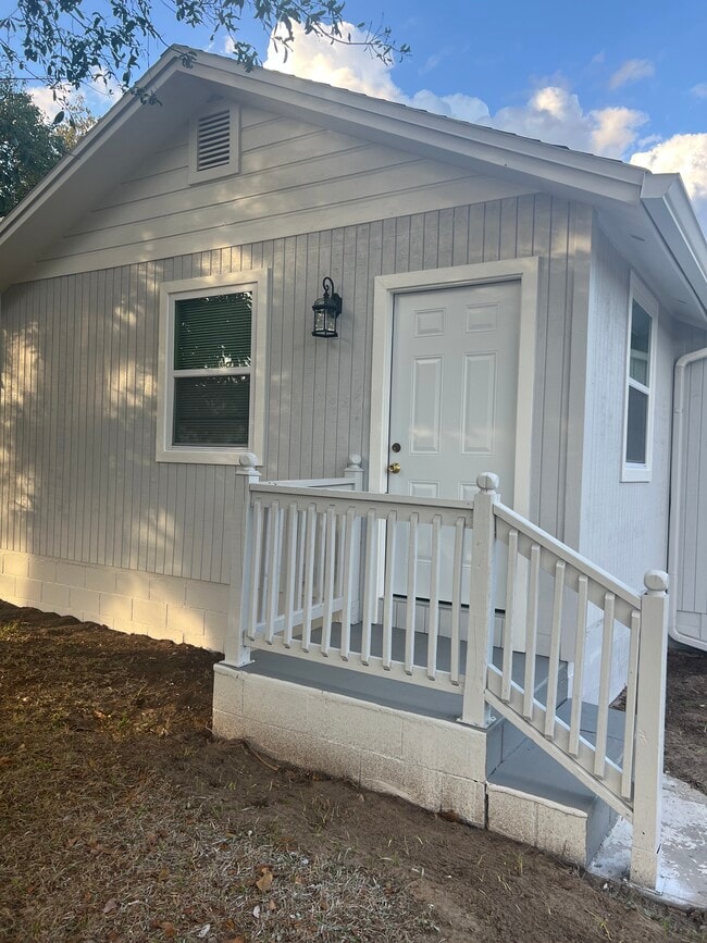 Building Photo - 340 S Osceola St